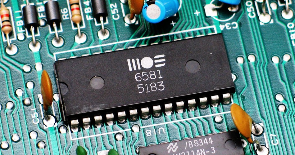 PCBA elektronik mühendisleri neden devreye her zaman iki adet 0,1 uF ve 0,01 uF kapasitör koyar?